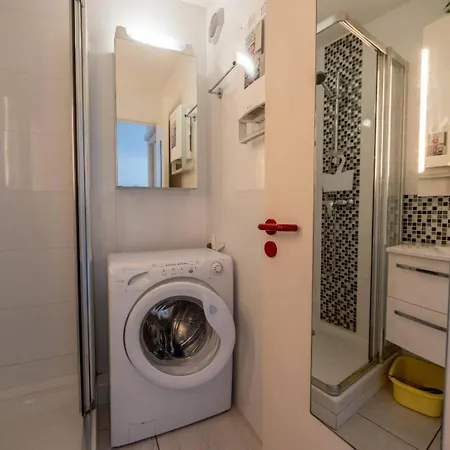 Superbe T3 Clim / Piscine / Commerces Et Plages.