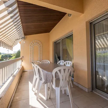 Superbe T3 Clim / Piscine / Commerces Et Plages.