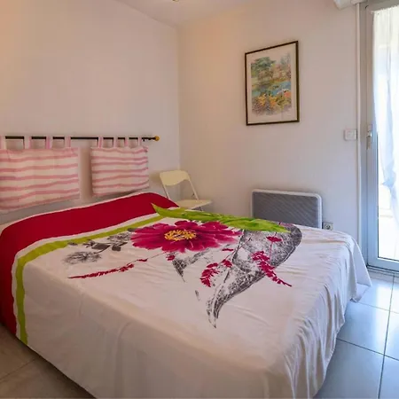 Superbe T3 Clim / Piscine / Commerces Et Plages. Le Lavandou