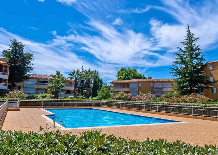 Superbe T3 Clim / Piscine / Commerces Et Plages. *