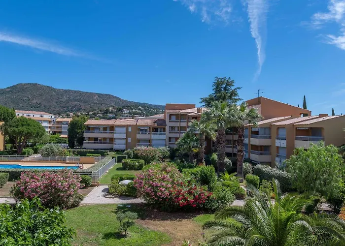 Superbe T3 Clim / Piscine / Commerces Et Plages. Le Lavandou