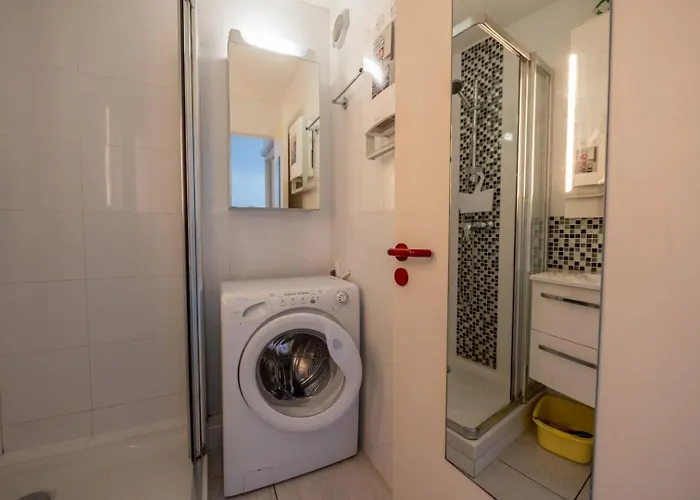 Superbe T3 Clim / Piscine / Commerces Et Plages.