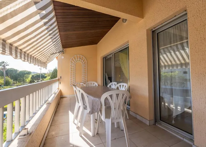 Superbe T3 Clim / Piscine / Commerces Et Plages.