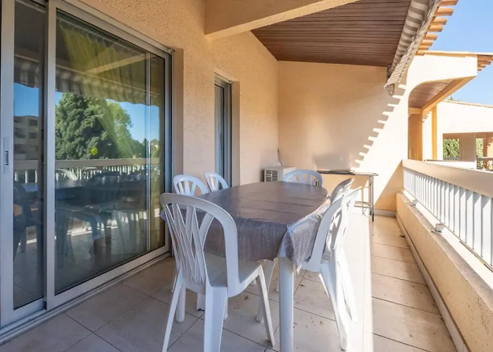 Superbe T3 Clim / Piscine / Commerces Et Plages. Le Lavandou