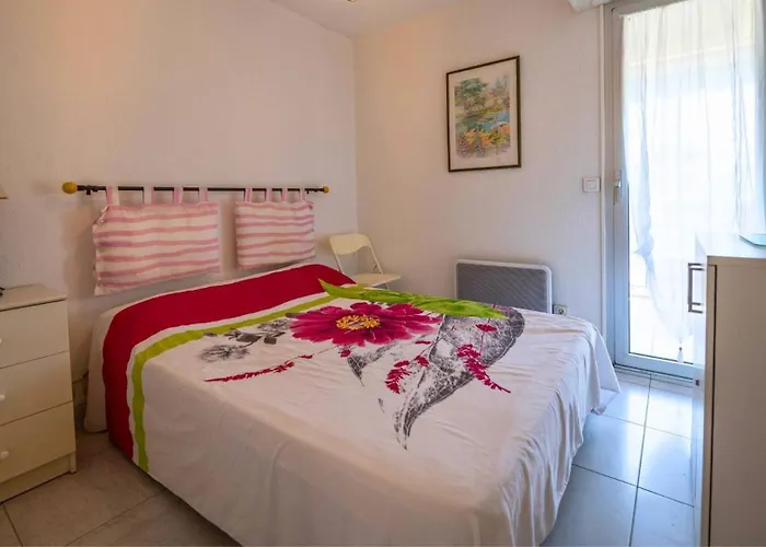 Superbe T3 Clim / Piscine / Commerces Et Plages. Le Lavandou